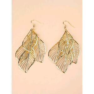 "Gold Metal Leaf Design Drop Earrings - Elegant Nature-Inspired Jewelry"